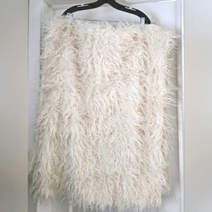 Cream color Faux fur flokati throw blanket. 50x60 inches